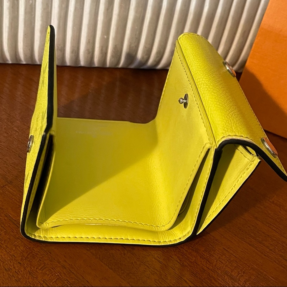 2019 Louis Vuitton Jaune Taigarama Discovery Mini Trifold Wallet - Picture 7 of 16